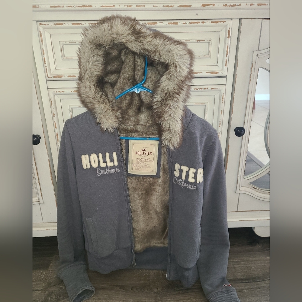Hollister faux fur sweater size large